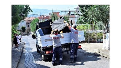 Bornova Belediyesi, sel mağdurları için başlattığı Askıda Eşya kampanyasıyla kullanılabilir
