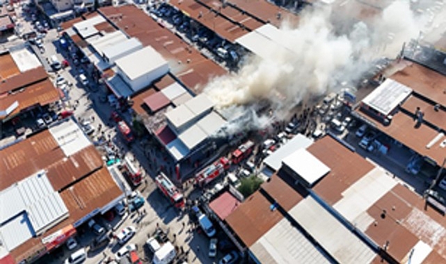 İzmir’in Buca ilçesindeki 6. Sanayi Sitesi’nde bir otomobil yedek parça