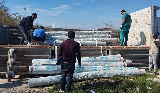 Antalya Büyükşehir Belediyesi afetten zarar gören üreticilerin yanında olmayı sürdürüyor.