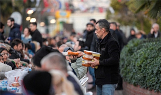 İzmir Büyükşehir Belediyesi’nin ramazan ayı boyunca kentin dört bir yanında