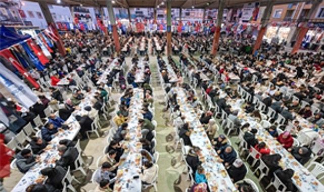 İzmir Büyükşehir Belediyesi'nin ramazan ayı boyunca ilçelerde düzenlediği iftar programı,