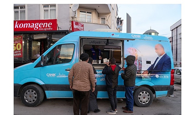 Canik Belediyesi, Gönül Sofrası İkram Aracı'yla gönüllere dokunuyor, öğrencilere ve