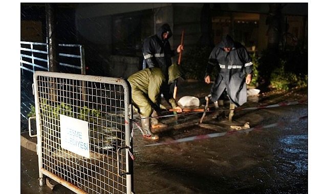 Çeşme Belediyesi, hafta sonu boyunca ilçede etkili olan şiddetli sağanak