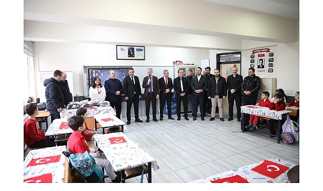 İnegölspor’un başlattığı “Bir Çocuğun Mutluluğu Dünyaya Bedel” kampanyası kapsamında İnegöl’de