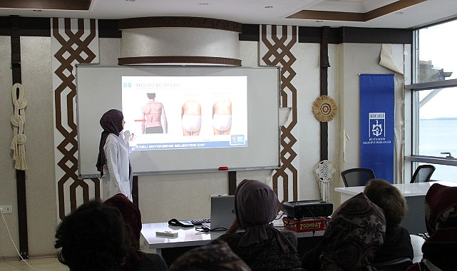 Kocaeli Büyükşehir Belediyesi, Anne Şehir Merkezleri’nde düzenlenen seminerde aileleri bilgilendirmeye