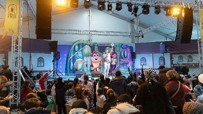 Kocaeli Büyükşehir Belediyesi’nin İzmit Kent Meydanı’nda kurduğu Ramazan Çadırı, 7’den