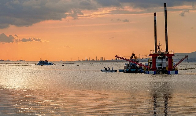 Kocaeli Büyükşehir Belediyesi’nin İzmit Körfezi Dip Çamuru Temizliği Projesi’nde 2.
