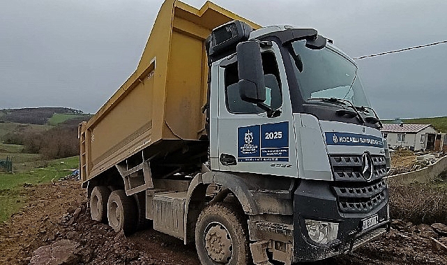 Kent merkezinde yürüttüğü üstyapı çalışmalarını kırsal mahallelerde de sürdüren Kocaeli