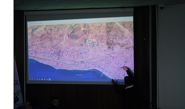 Edremit Belediyesi Şubat ayı muhtarlar toplantısı, belediye meclis salonunda geniş