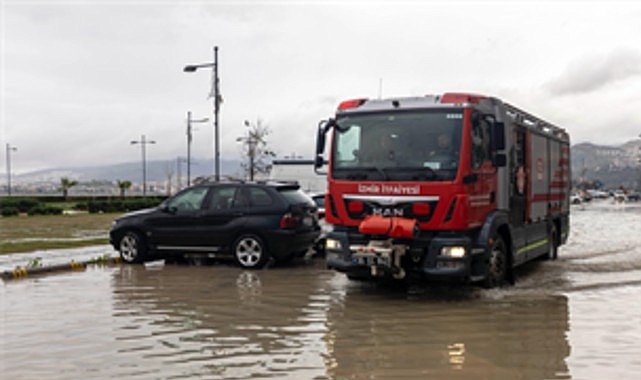 Ege’yi etkisi altına alan düşük basınç sistemi İzmir’de deniz seviyesini