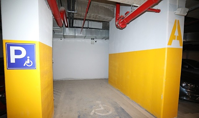 İnegöl Belediyesi’nin otoparklardaki engelli park alanlarında hayata geçirdiği sesli uyarı