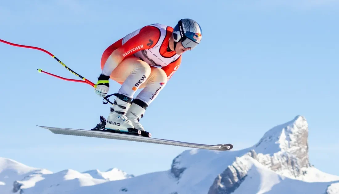 İsviçreli kayakçı Franjo von Allmen, Crans Montana’da düzenlenen Downhill yarışını