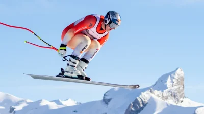İsviçreli kayakçı Franjo von Allmen, Crans Montana’da düzenlenen Downhill yarışını