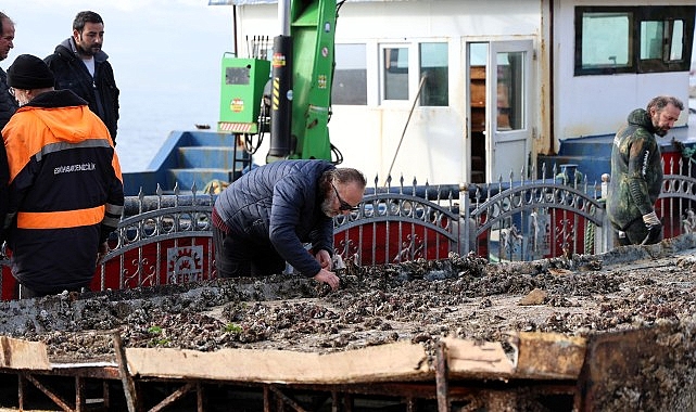 Kocaeli Büyükşehir Belediyesi’nin İzmit Körfezi’nde gerçekleştirdiği çok yönlü temizlik çalışmaları