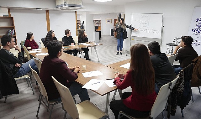 Konak Belediyesi’nin Alsancak Türkan Saylan Kültür Merkezi binasında hizmet veren