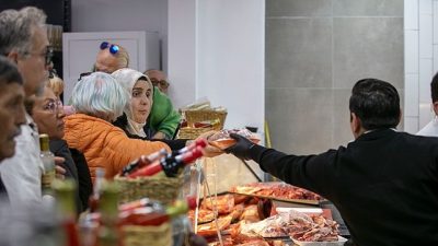 Güzelbahçe Belediyesi, Siteler Mahallesi’nde 800m2 alanda hizmet vereceği Güzmar ve