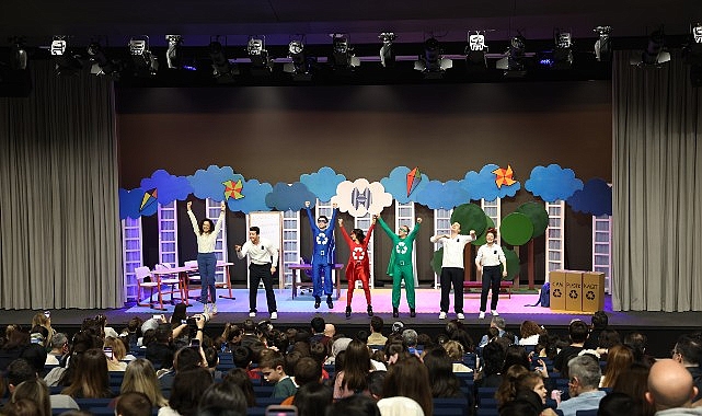 Geçtiğimiz yıl binlerce çocuk ile buluşan Halkbank Çocuk Tiyatrosu’nun yeni