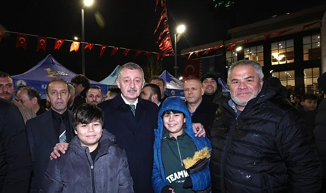 Kocaeli Büyükşehir Belediyesi’nin ilçeye kazandırdığı Kartepe Kent Meydanı Camii, ibadete