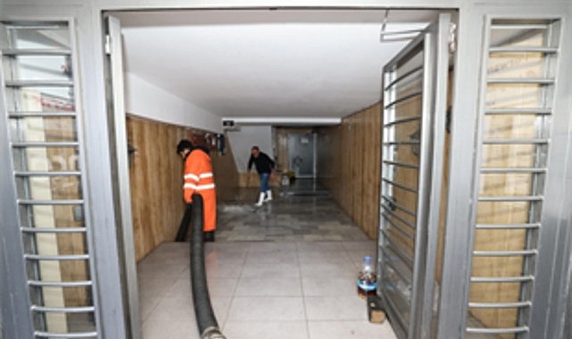 İzmir’de dün gece başlayan ve bu sabah saatlerine kadar etkili