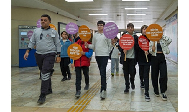 Toplum Çalışmaları Enstitüsü’nün raporuna göre İzmir Büyükşehir Belediyesi, çocuk politikalarını
