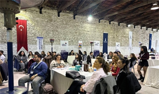 İzmir Büyükşehir Belediyesi, Yerel Gençlik Forumu düzenledi. Gençleri doğrudan yerel