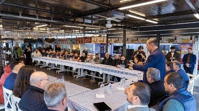 İzmir Büyükşehir Belediye Başkanı Dr. Cemil Tugay, küçük ölçekli balıkçıların