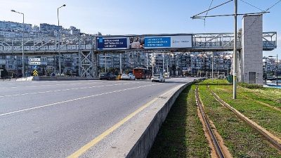 İzmir Büyükşehir Belediyesi, şehitlerin isimlerini kent hafızasında yaşatma geleneğini sürdürüyor.