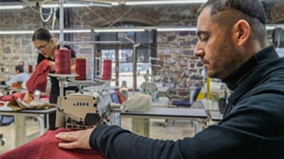 İzmir Büyükşehir Belediyesi Meslek Fabrikası, kapısından giren her kursiyer için