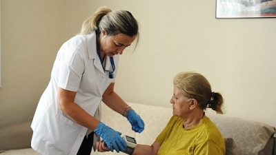 Sosyal belediyecilik anlayışını merkeze alan Karşıyaka Belediyesi, Evde Sağlık Destek