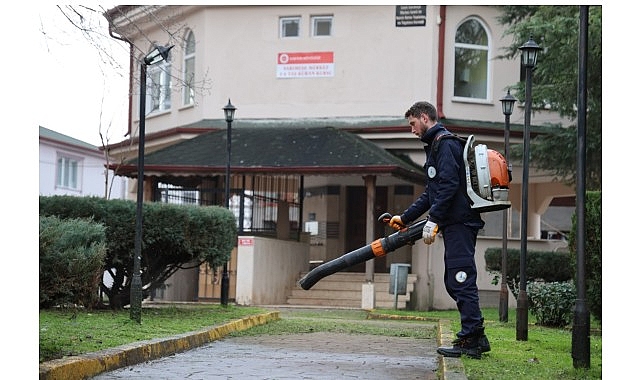 Kartepe Belediyesi, yaklaşan Ramazan ayı öncesinde ilçe genelindeki camilerde hummalı