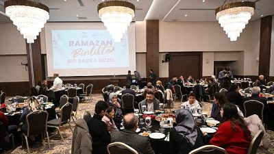 Ramazan ayının ilk iftarında, Kartepe Kaymakamı Hasan Öztürk ve Kartepe