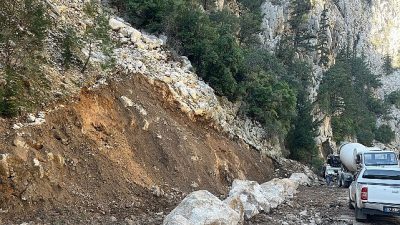 Kemer Belediyesi Fen İşleri Müdürlüğü ekipleri, Kemer genelinde altyapı çalışmalarını