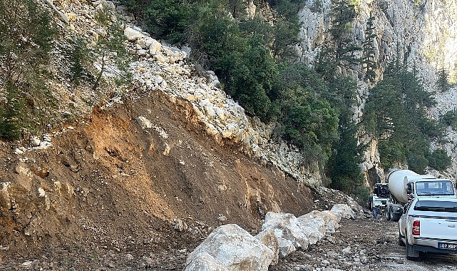 Kemer Belediyesi Fen İşleri Müdürlüğü ekipleri, Kemer genelinde altyapı çalışmalarını