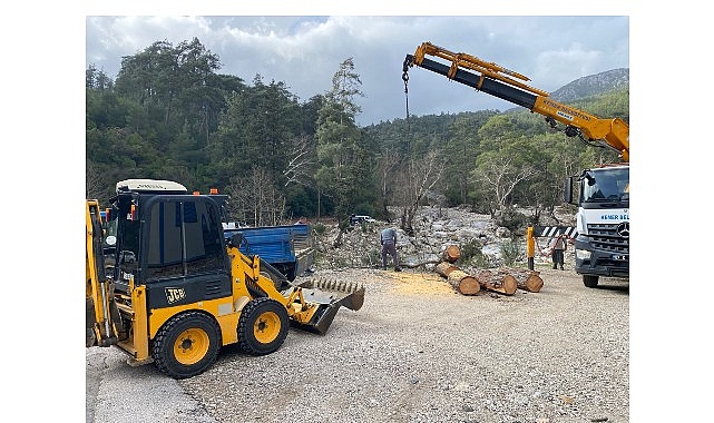 Kemer Belediyesi Park ve Bahçeler Müdürlüğü ekipleri, geçen hafta yağan