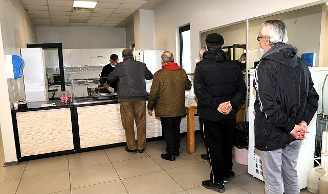 Kocaeli Büyükşehir Belediyesi bünyesinde hizmet veren Gündüz Bakımevi, sokakta kalan