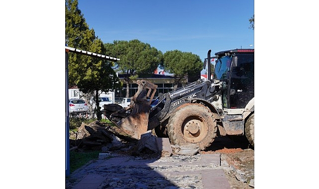 KKTC İzmir Başkonsolosu Mustafa Davulcu ve Muavin Konsolos Alp Buğra