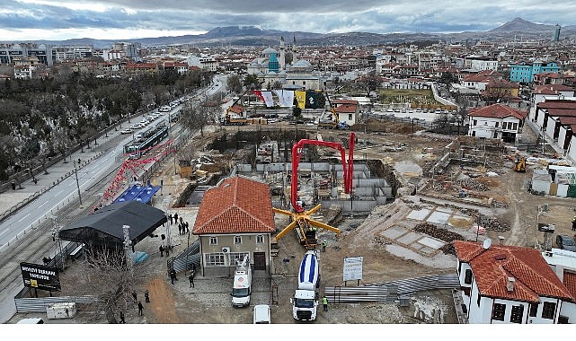 Konya Büyükşehir Belediyesi’nin Karatay Belediyesi’yle birlikte yürüttüğü “Mevlana Türbesi Arkası