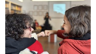 İzmir Büyükşehir Belediyesi’nin çocukların kitaplarla kurduğu bağı güçlendirmeyi ve okuma