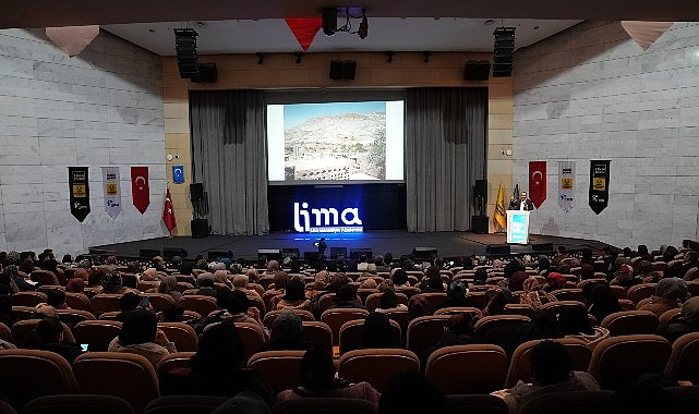 Konya Büyükşehir Belediyesi Lise Medeniyet Akademileri tarafından düzenlenen programda yazar