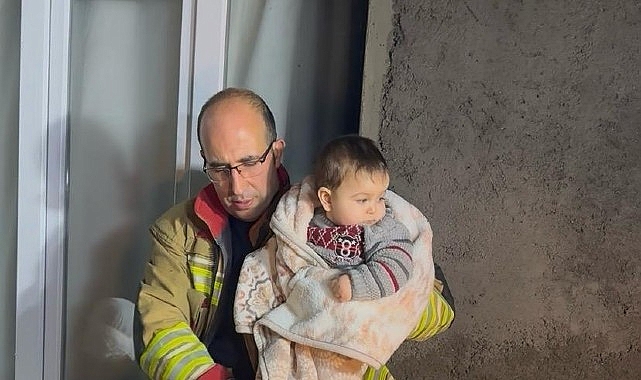 Manisa Büyükşehir Belediyesi İtfaiye Dairesi Başkanlığı ekipleri, kentte etkili olan