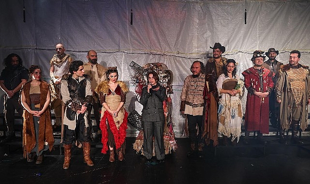 Maltepe Belediye Tiyatrosu 17. yılını görkemli bir törenle kutladı. 17.