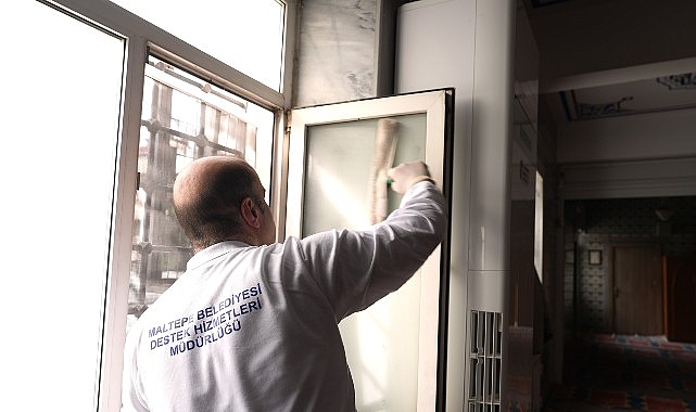 Maltepe Belediyesi, ilçedeki cami ve mescitlerde kapsamlı temizlik ve dezenfekte