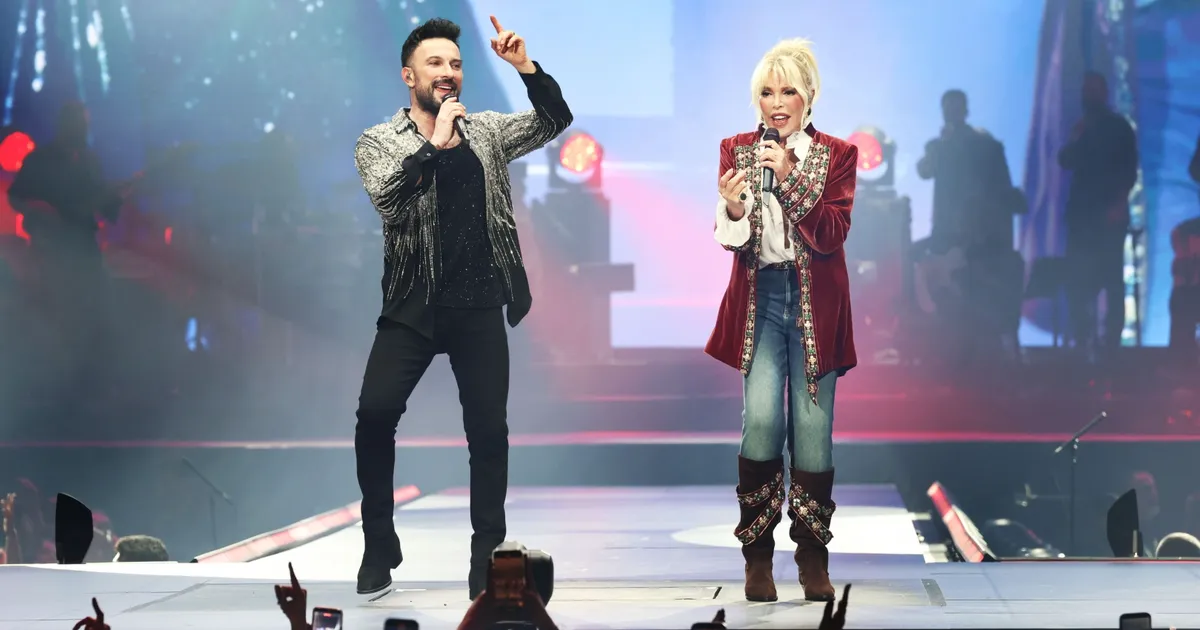 Tarkan’ın 10 konserlik serisinin 8’inci gecesi, yıllarca hatırlanacak anlara sahne