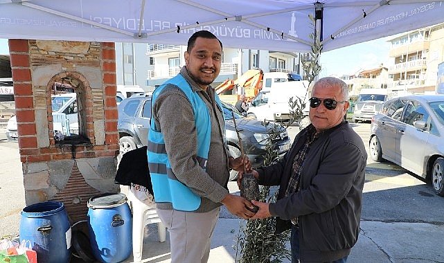 Menderes Belediyesi, başlatmış kampanya ile atık yağları toplayıp zeytin fidanı