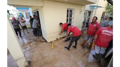 Son günlerde yaşanan aşırı yağışlar nedeniyle mağduriyet yaşayan vatandaşlara Menderes