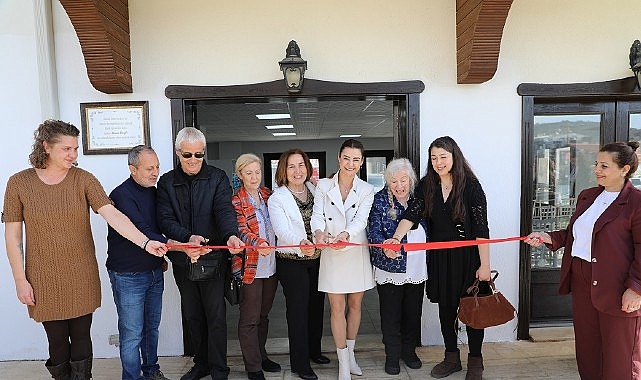 Menderes Belediyesi Sanatçı Zübeyde Ergin’in kişisel heykel sergisinin açılışını alkışlarla