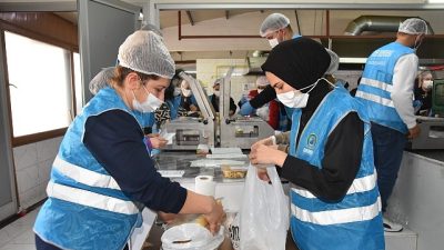 Menemen Belediyesi, Ramazan Ayı nedeniyle aşevinin günlük yemek kapasitesini 10