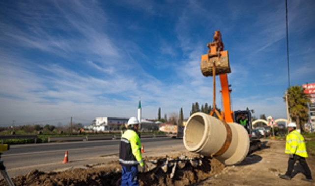 Menemen Türkelli’de yağışlı havalarda sürücüler ve yayalar için risk oluşturan