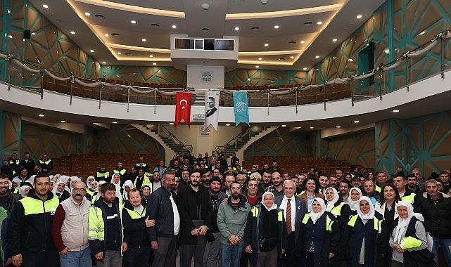 Nilüfer Belediye Başkanı Şadi Özdemir, Park ve Bahçeler Müdürlüğü personeliyle