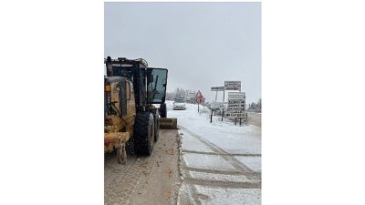 Nilüfer Belediyesi ekipler, soğuk hava ve kar yağışı nedeniyle ulaşımın